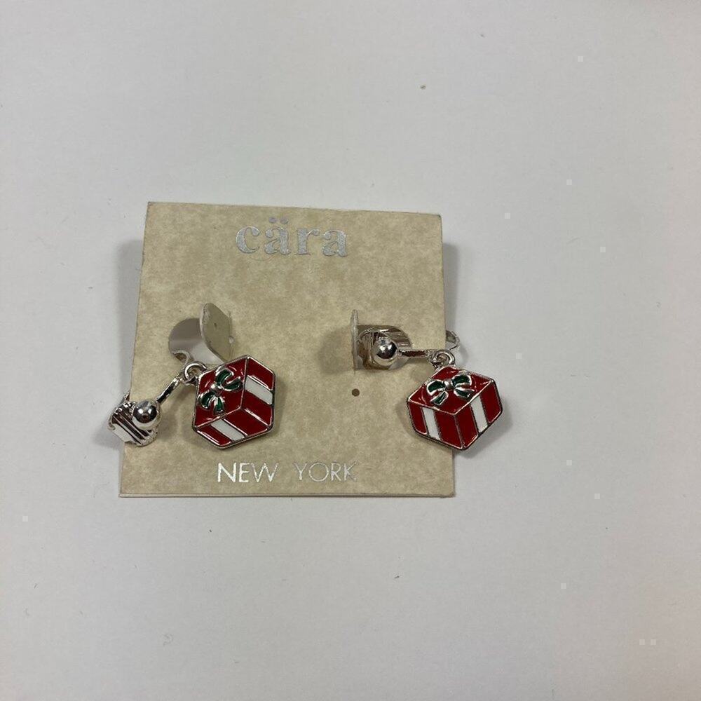 NWT Cara clip on holiday earring